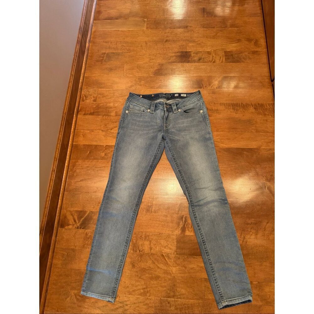 Woman’s Miss me signature skinny jeans size 28 waist